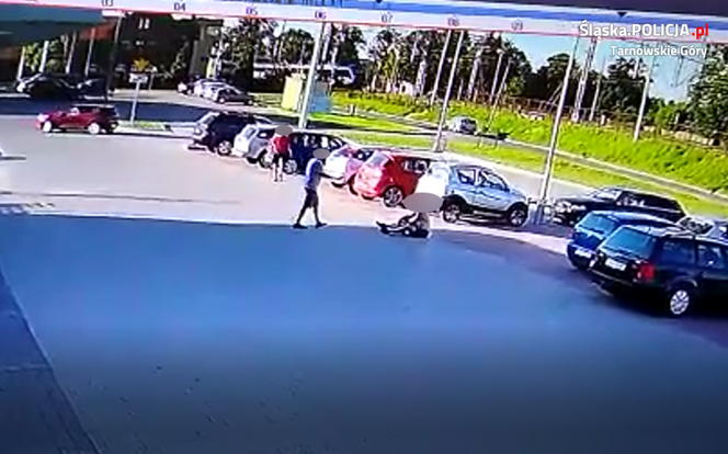 Atak kiboli w Kaletach. Pobili 56-latka. Ukradli mu szalik [ZDJĘCIA]