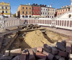 Dziura w płycie Rynku Wielkiego