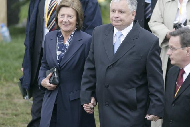 Maria i Lech Kaczyńscy mają dwa groby. Symboliczny znajduje się na ważnym cmentarzu