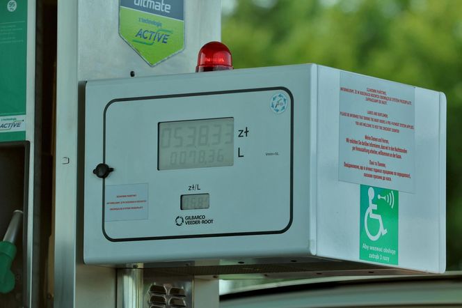 Małgorzata Kożuchowska jeździ autem za pół miliona w obcasach