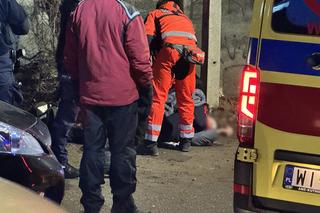 Zaatakował dostawcę jedzenia i padł jak rażony gromem. Szokująca agresja na Woli