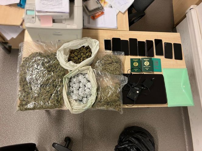 Narkotykowy biznes w sercu Warszawy. Nigeryjczyk i Polka wpadli z gigantyczną gotówką