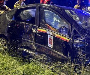 Dramatyczny wypadek we Włochach. Autobus zdzerzył się z osobówką