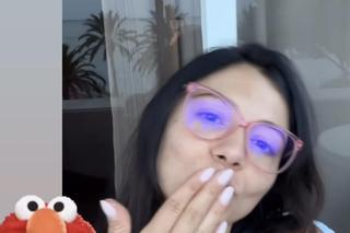 Kalska nie odpuszcza widoków. Tylko teraz ubrała się  w okulary