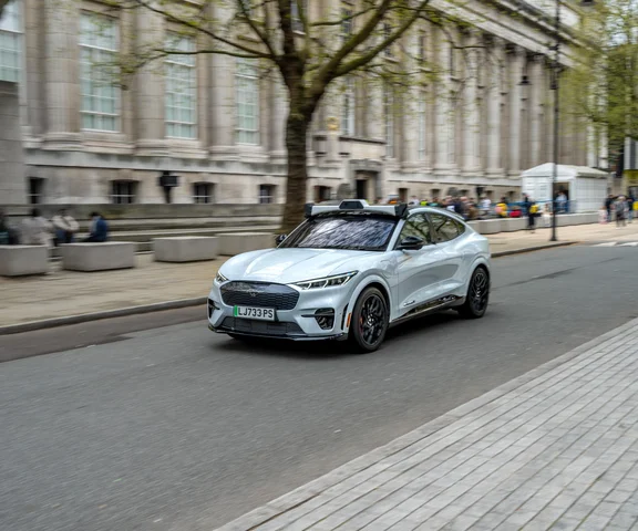 Taksówki bez kierowców wjeżdżają do Europy. Uber rozpoczyna testy