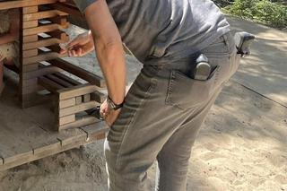 Donald Tusk z wnuczkami w Łazienkach