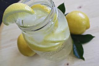 Sposób na orzeźwienie - jak zrobić lemoniadę?