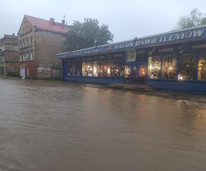 Powódź w Głuchołazach. Woda przedostała się na rynek