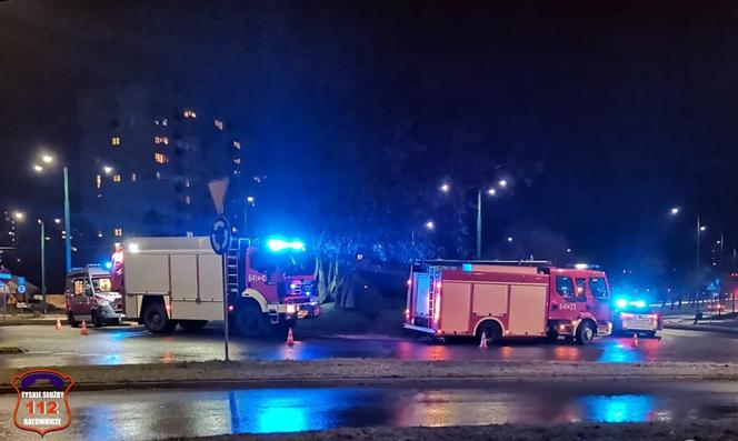 36-latek osobówką wjechał na wyspę ronda. Trafił do szpitala