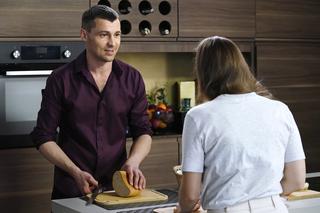 Barwy szczęścia odc. 2829. Gabrysia Niedzielska (Marta Juras), Darek Janicki (Andrzej Niemyt)