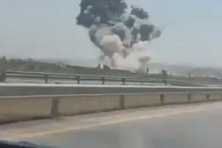 Izraelski dron zaatakował jeden z zakładów na polach gazowych na południu Iran, doszło do potężnego wybuchu i pożaru.