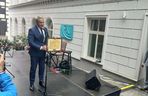 To nie tylko wyjątkowe dzieło sztuki unoszące się nad głowami przechodniów, ale także symbol dawnych handlowych tradycji tego miejsca
