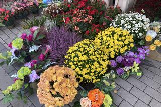 Ceny zniczy i wiązanek na cmentarz 