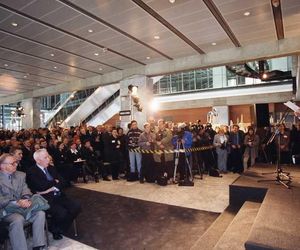 W pierwszym rzędzie od lewej: Prezes Urzędu Mieszkalnictwa i Rozwoju Miast Sławomir Najniger, prezes Zarządu Głównego SARP Krzysztof Chwalibóg, Ambasador Irlandii Patrick MacCabe