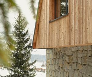 Shelter House w Kościelisku: dom w duchu tatrzańskiego schroniska