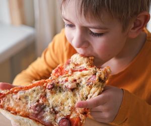 Fast food może osłabić pamięć dziecka. Dlaczego sam sport nie wystarczy, by je chronić?