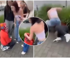 Nastolatka skatowana przez rówieśniczki na ulicy. Szokujące słowa ojca ofiary. Jednej z napastniczek nie udało się zatrzymać