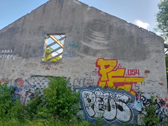 Opuszczona owczarnia w Fordonie. Obcym nie jest łatwo tam trafić. Legendy mówią, że kiedyś rządzili tam sataniści 
