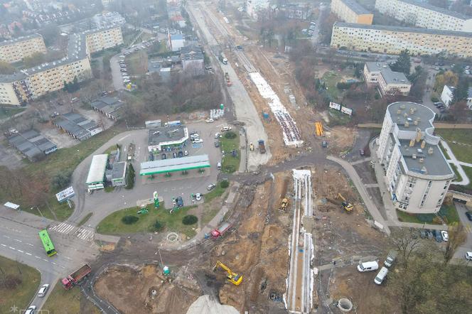 Torów przy budowie trasy tramwajowej na Naramowice coraz więcej 