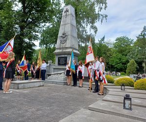 Pamięć o powstańcach żyje w Ostrzeszowie. Ulicami miasta przeszedł Marsz Pamięci [ZDJĘCIA]