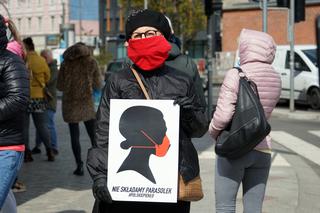 Czarny protest przeciwko całkowitemu  zakazowi aborcji