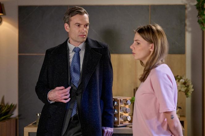Na Wspólnej, odc. 3973. Mariusz Czerski (Mariusz Zaniewski), Ola (Marta Wierzbicka)