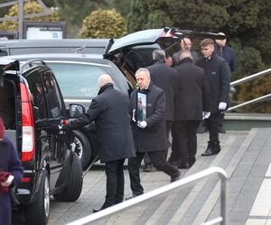 Pogrzeb górnika, który zginął w katastrofie w Kopalni Węgla Kamiennego Knurów-Szczygłowice. Osierocił dwie córki