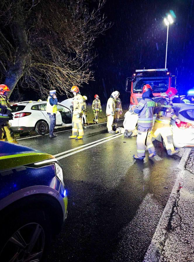 Wypadek w Kocikowej. Zderzyły się dwa pojazdy