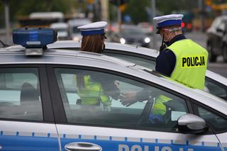 Policja sypie mandatami za brak maseczek! Ogromny wzrost kar w ciągu doby