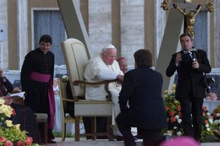 Przeszyci bólem Jan Paweł II i Krzysztof Krawczyk spotkali się w Watykanie. Spojrzałem w twarz, zacząłem płakać