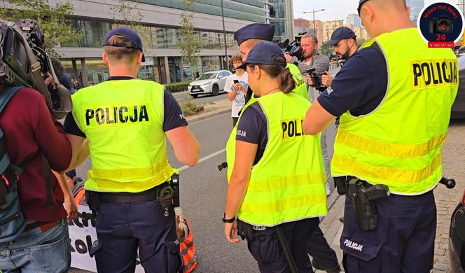 Ostatnie Pokolenie sparaliżowało centrum Warszawy