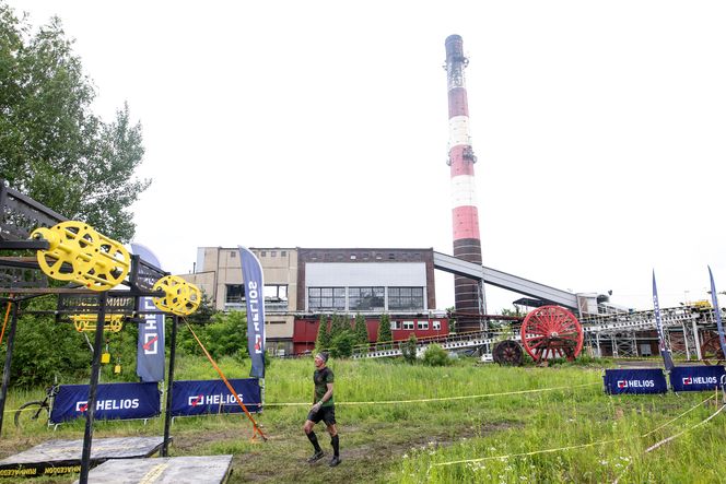Runmageddon w Katowicach 2025. Błoto, pot i triumf na Hałdzie Kostuchna