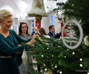 Choinka w Pałacu Prezydenckim ma wyjątkowe ozdoby. Wykonali je zamojscy uczniowie