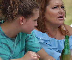 Katarzyna Skrzynecka. Zabrała rodzinę na targ śniadaniowy w kusych szortach