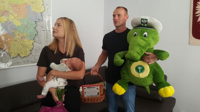 Funkcjonariusze ITD pomogli Wandzie bezpiecznie przyjść na świat. Mają nadzieję, że kiedyś przyjdzie na służbę