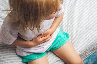 Zaparcia u dziecka? Ten popularny owoc może pomóc lepiej niż błonnik
