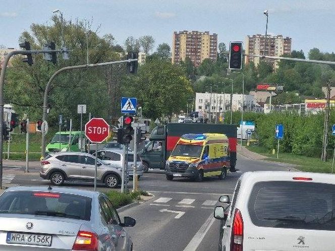 W Starachowicach motocykl zderzył się z autem osobowym