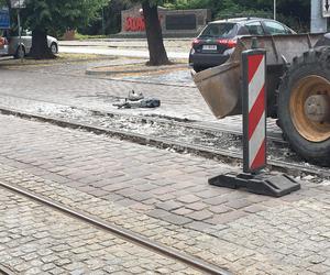 Trwa naprawa torowiska na Wybickiego w Grudziądzu