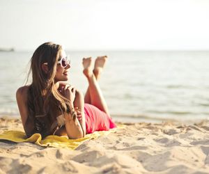 Nie lubisz leżeć plackiem na plaży? Sprawdź pomysły na aktywne wakacje nad Bałtykiem