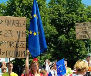 Manifestacja 4 czerwca na placu Solidarności w Szczecinie