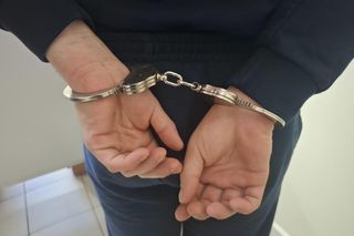 Kobieta była przerażona. Nagi i pobudzony 18-latek szalał w centrum miasta