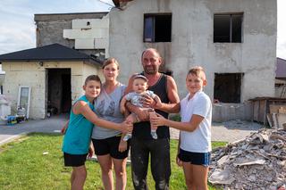 Bujaków. Stracili wszystko w pożarze. Dzieci boją się nawet dymu z grilla