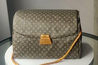 Miała być luksusowa torebka, a był tort w jej kształcie! Żona zaniemówiła z wrażenia