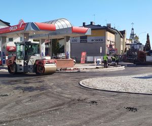 Na ul. Floriańskiej w Siedlcach powstaje nowe rondo ósemkowe i nowa nawierzchnia