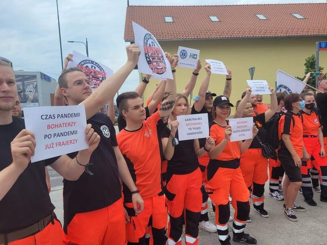 Protest ratowników medycznych w Olsztynie