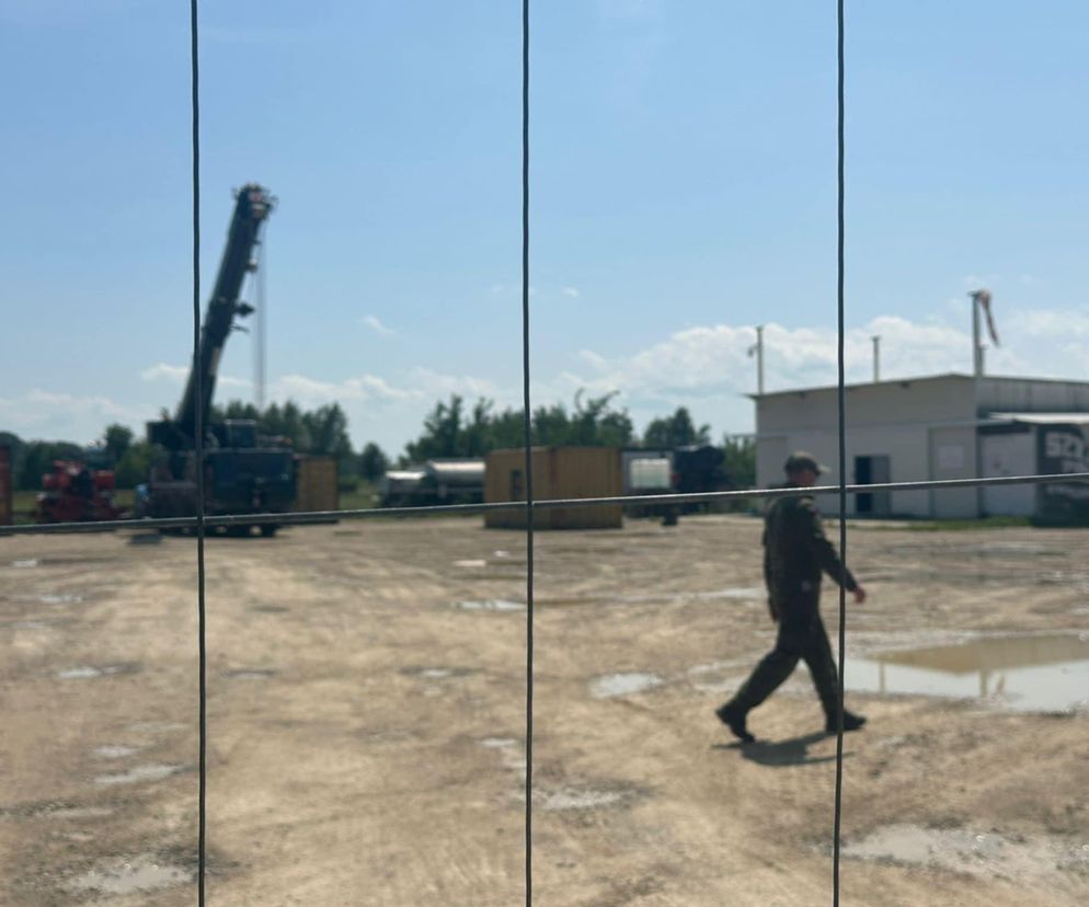 Kontenery z bronią przy granicy. To nie jest sprzęt Wojska Polskiego