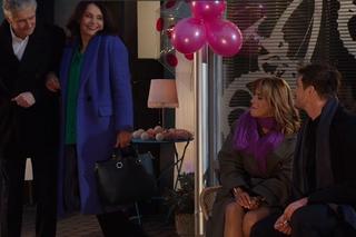 M jak miłość odc. 1796. Aleksandra (Małgorzata Pieczyńska), stryj Erwin (Andrzej Dopierała), Marcin (Mikołaj Roznerski), Kama (Michalina Sosna)	