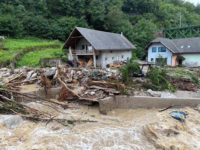 Armagedon pogodowy w całej Polsce, także w woj. śląskim. Zalane posesje, ulice, zerwane mosty. W Słowenii są ofiary śmiertelne