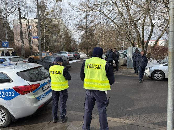  Podczas pościgu w Warszawie zderzyli się z nauką jazdy. Policjanci z Łodzi próbowali zatrzymać Gruzinów. „Czynności trwają”