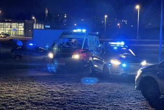 Zwiewał peugeotem przez pół miasta. Policjanci ranni